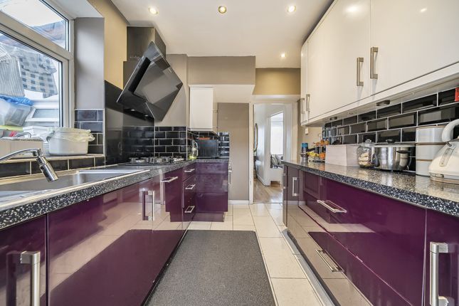 69, Brownspring Drive, London photo 4