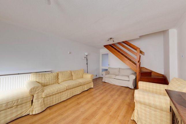 7, St. Lukes Close, London photo 4