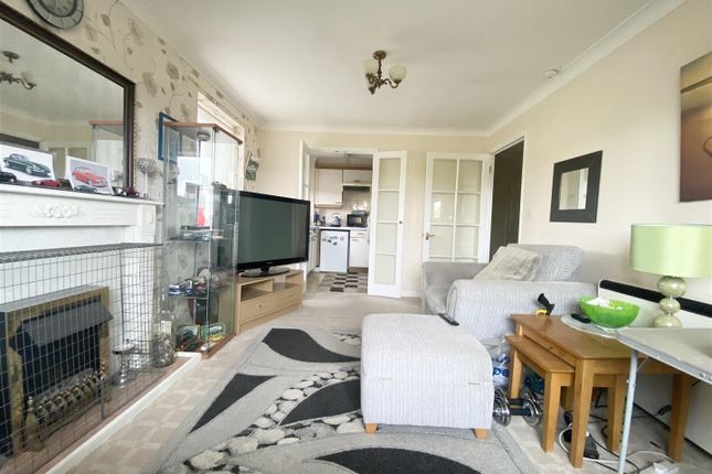 Flat 46, Acorn Court, High Street, Waltham Cross photo 5