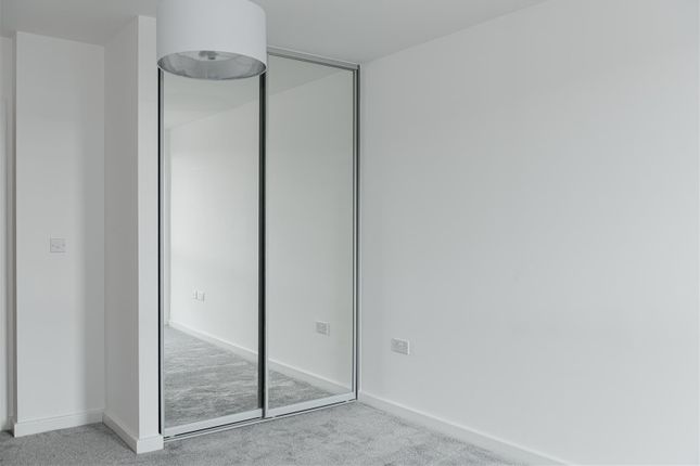 Flat 116, Picture House, 1 Marketfield Way, Redhill photo 4