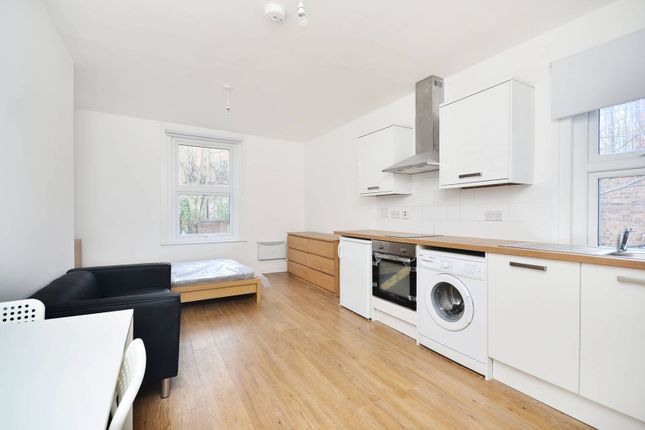 Thumbnail Studio to rent in Archway Road, Highgate, London