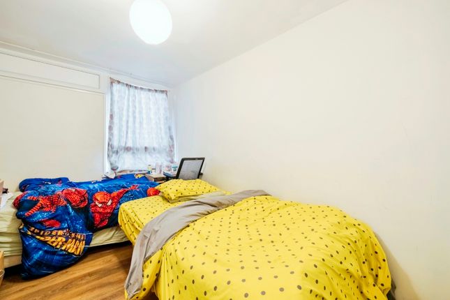 Flat for sale in Russett Way, London