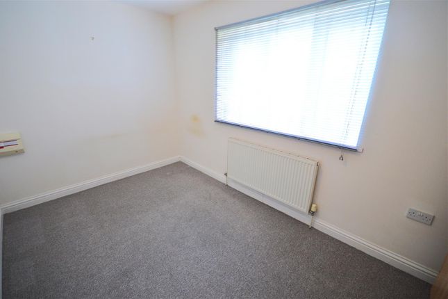 Flat for sale in Shakespeare Crescent, Castleford