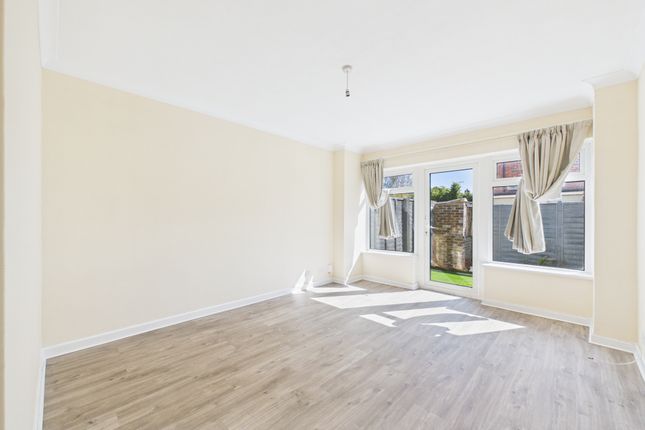 Flat 1, 27, Ashacre Lane, Worthing photo 3