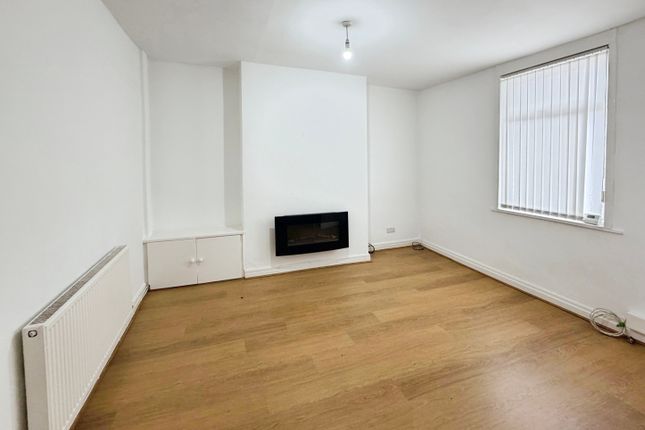 194, Bolton Road, Ashton-In-Makerfield photo 2