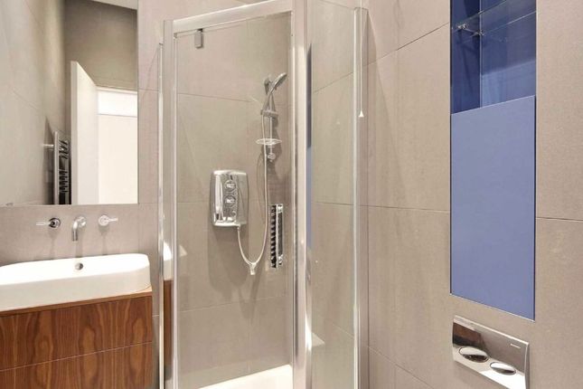 Flat 1, 139, Kensington High Street, London photo 4