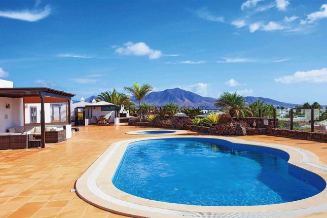 Thumbnail Villa for sale in Playa Blanca, Spain