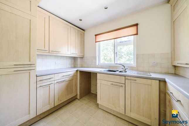 25a, Highclere, Guildford photo 2