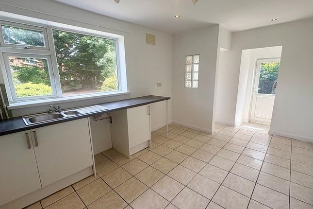 2, Dovedale Avenue, Eastham photo 4
