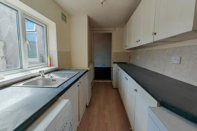 19 Stratfield Street, Sunderland photo 3