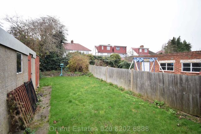 Front Room, Clovelly Ave, London photo 5