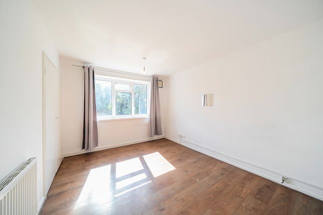 11, Moston Close, Hayes photo 4