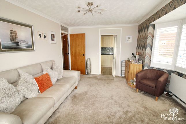Flat for sale in Ferndale Court, Thatcham, Berkshire
