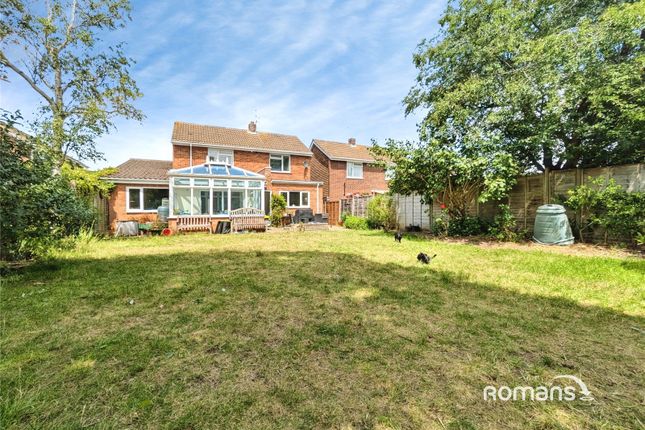 12, Vauxhall Drive, Reading photo 3