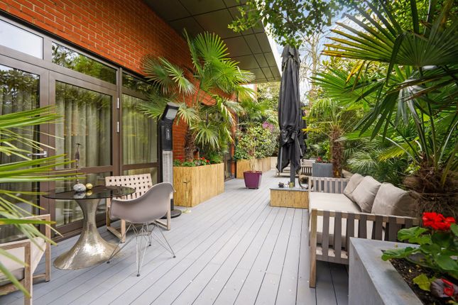 Flat for sale in Allingham Court, 44 The Bishops Avenue, London N2
