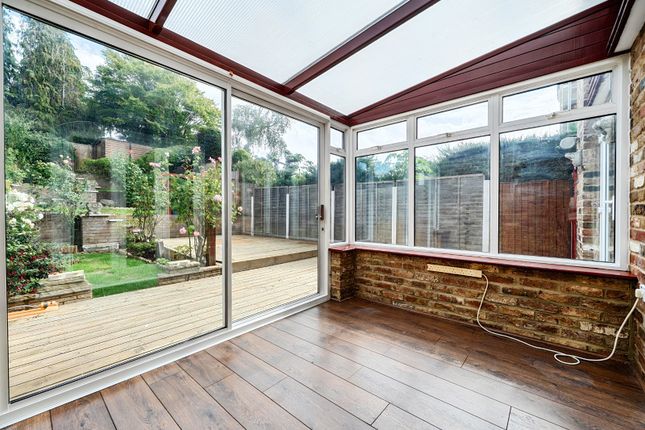 24, Neville Close, Buckinghamshire photo 4