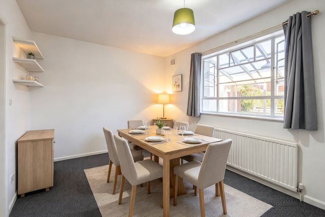 82 Graham Road, London photo 4