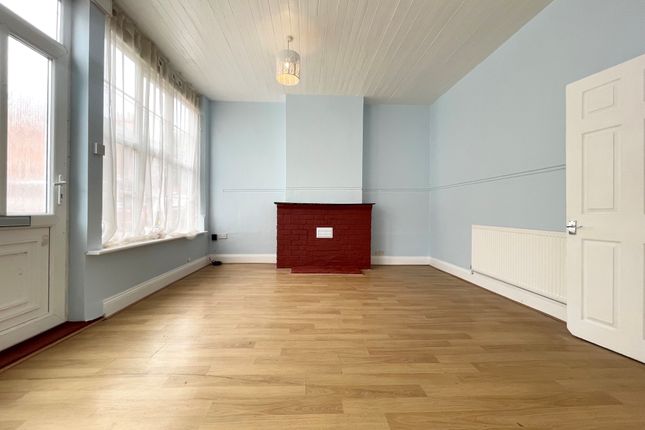 2, St. Giles Street, New Bradwell photo 2