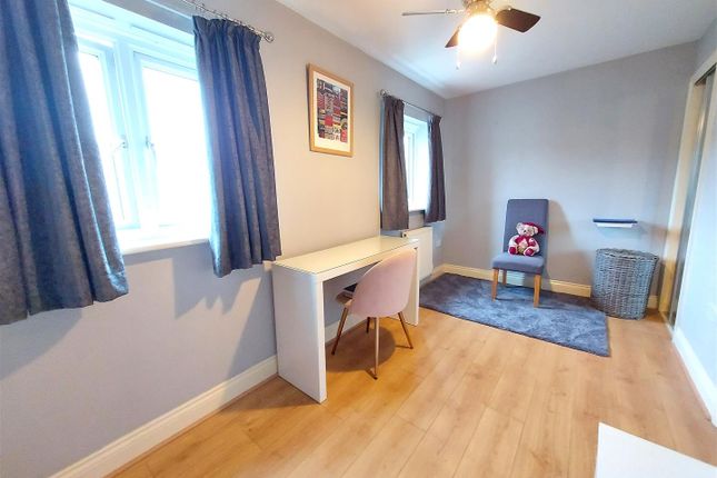 Town house for sale in Evergreen Way, Stourport-On-Severn