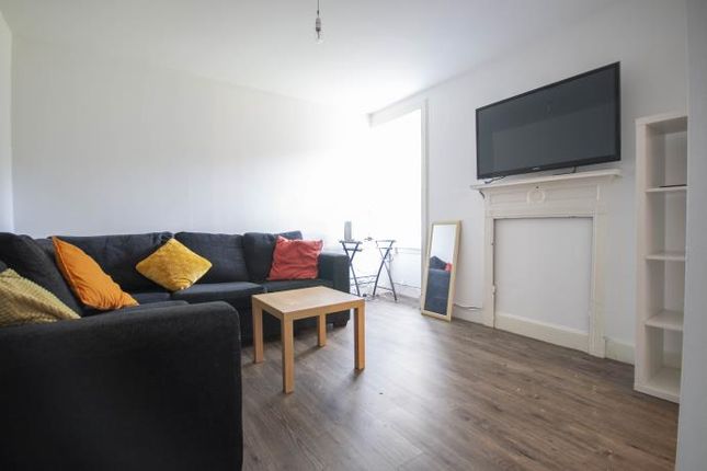 Thumbnail Flat to rent in Candlemaker Row, Edinburgh