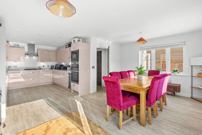 5 Barley Close, Princes Risborough photo 2