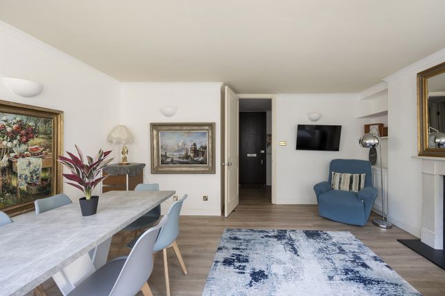 Flat Flat 17, 7, Queen Anne Street, London photo 4