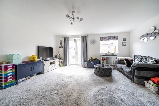 6, Farm Drive, Petersfield photo 2