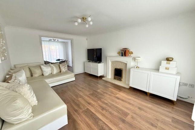 4, Greenwich Close,, Leicester photo 5