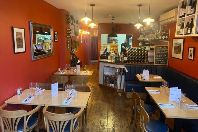 Restaurant/cafe to let in The Mall, Ealing, London
