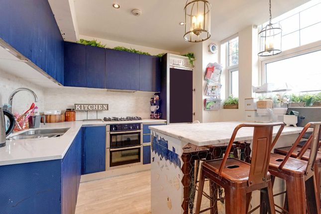 Flat for sale in Sunny Gardens Road, London
