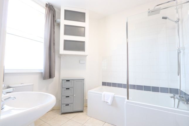 Flat to rent in West Street Tf, St Philips, Bristol