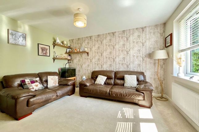 12 Philip Taylor Drive, Crewe photo 2