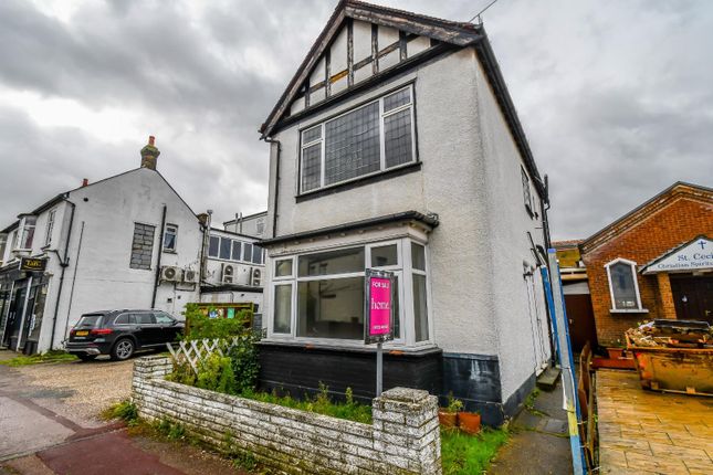 Thumbnail Flat for sale in Lord Roberts Avenue, Leigh-On-Sea