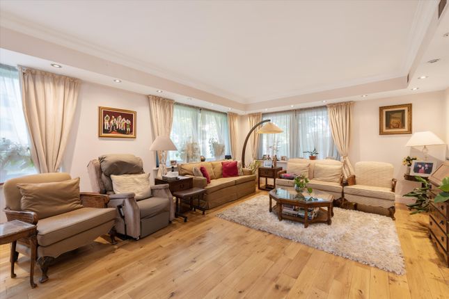 Thumbnail Flat for sale in Avenue Road, London