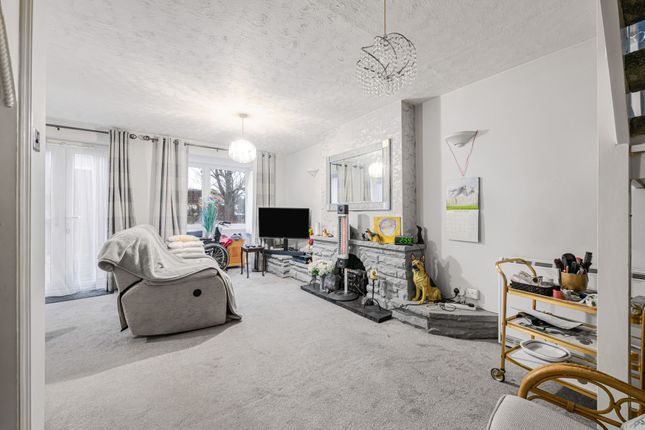 26 Waterfields, Leatherhead photo 2