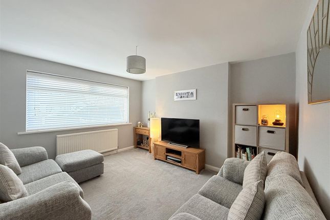 4, Silverthorne Close, Stalybridge photo 2