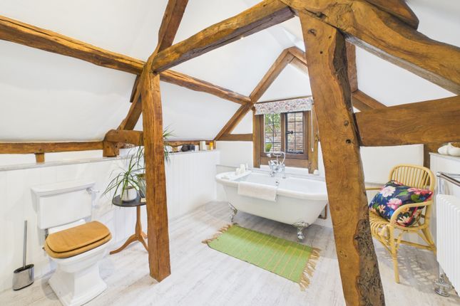 Cam01791G0-Pr0189-Still025