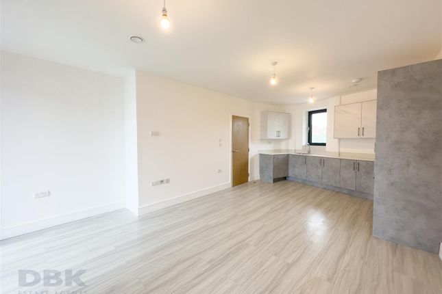 Thumbnail Flat to rent in Meadow House, Staines Road, Hounslow