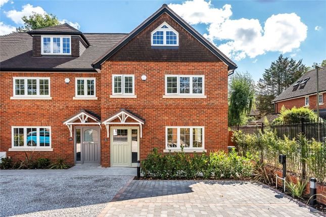 4-bed terraced on Oatlands Drive, Weybridge, £4,500/mo