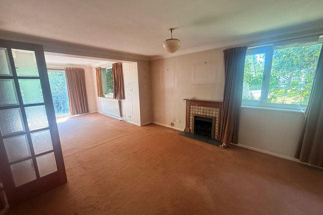80, Lancaster Drive, East Grinstead photo 2