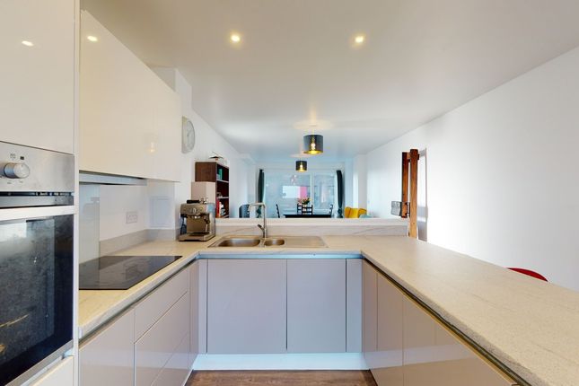 Bayliss Heights, Peartree Way, London photo 5