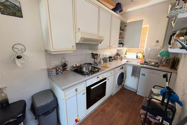 14, Willrose Crescent, London photo 2