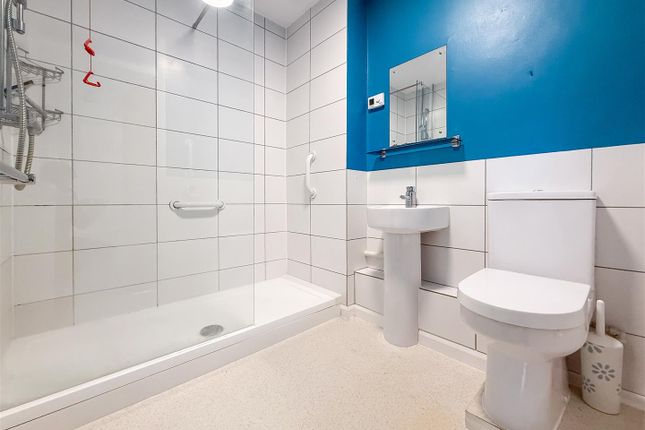 8A, Postern Close, Fareham photo 3