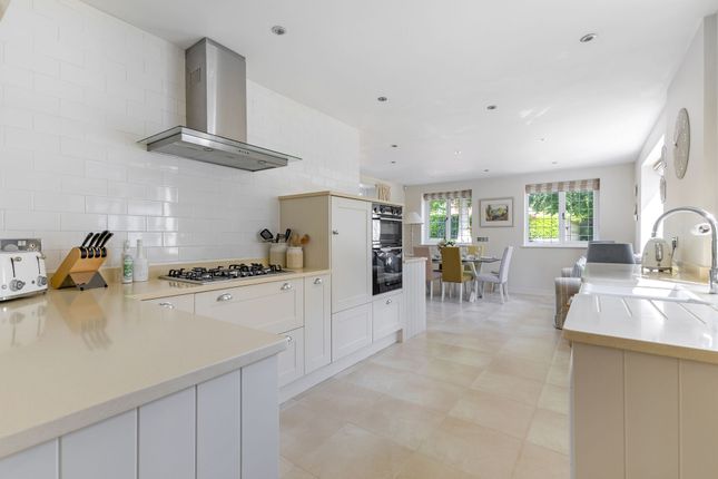 Oldbury House, Knottocks Drive, Beaconsfield photo 3