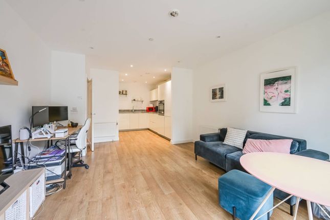 Flat to rent in Chorley Court, Tower Hamlets, London