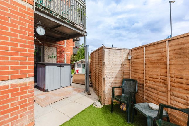 Tw14 8Dr - High Res-8.Jpg