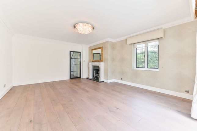Private Estate, Purley photo 4