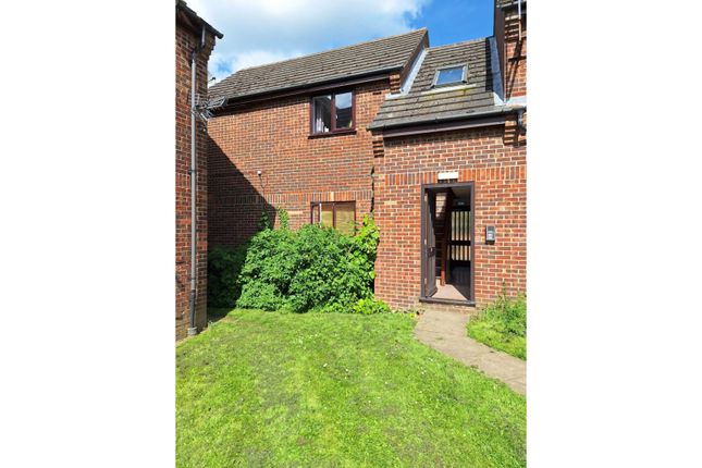Thumbnail Flat for sale in Oliver Close, Rushden