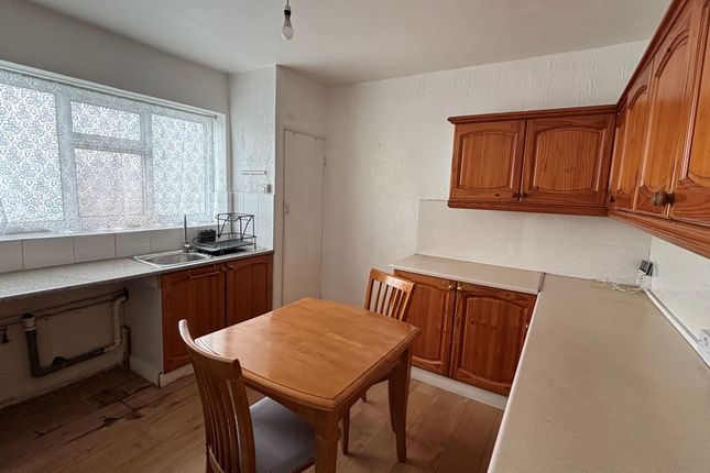 115a, Mungo Park Road, RAINHAM photo 4