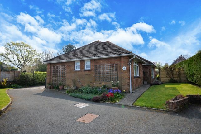 3 bedroom detached bungalow to rent in St. Johns Close, Newport